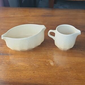 Mikasa Speckled Biscuit Ceramic Gravey Bowl And Creamer Set